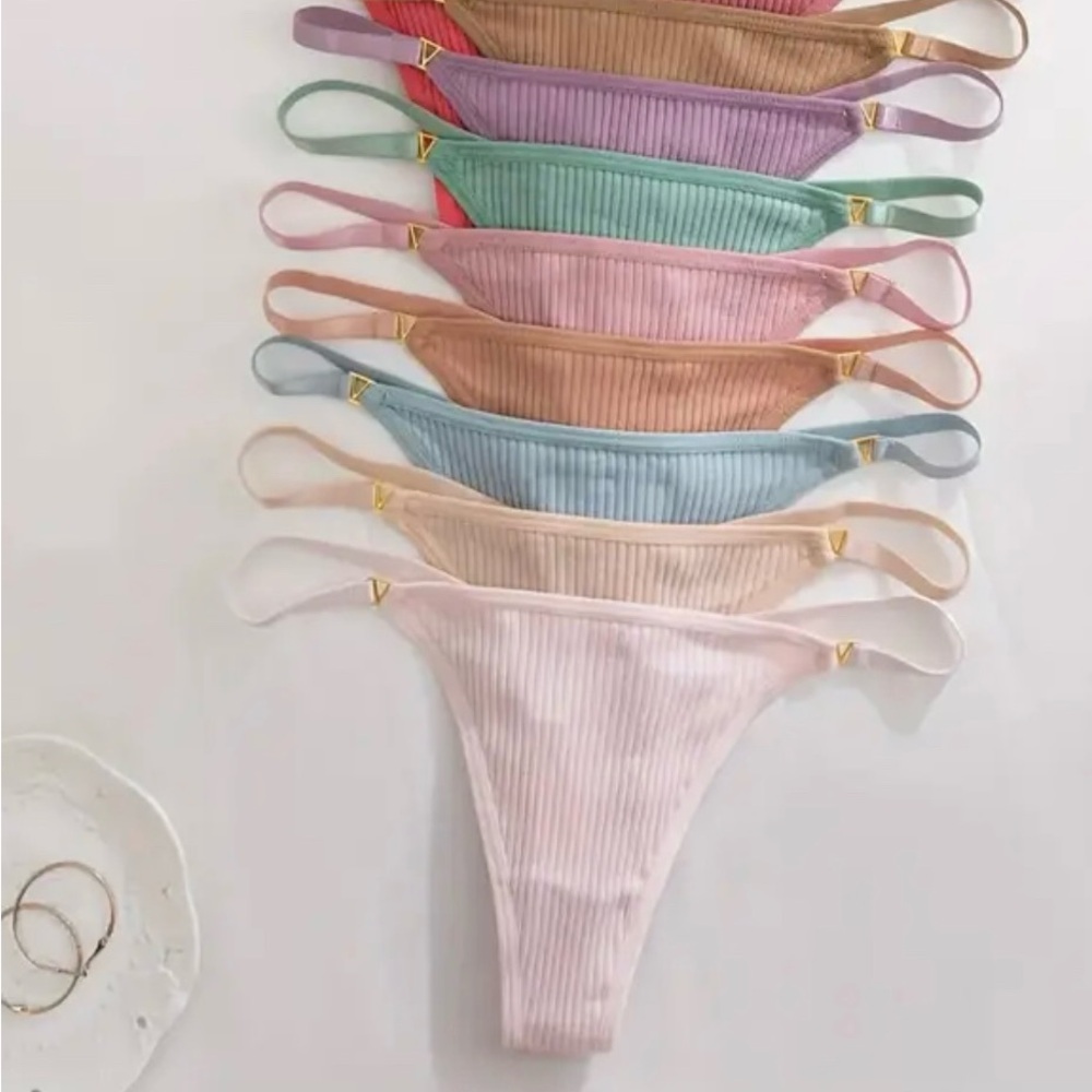 Women’s Thongs V embellishment front sides size small new without tags ribbed